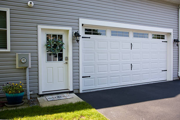 24/7 Emergency Garage Door Panel Replacement experts in McDonald County County, MO
